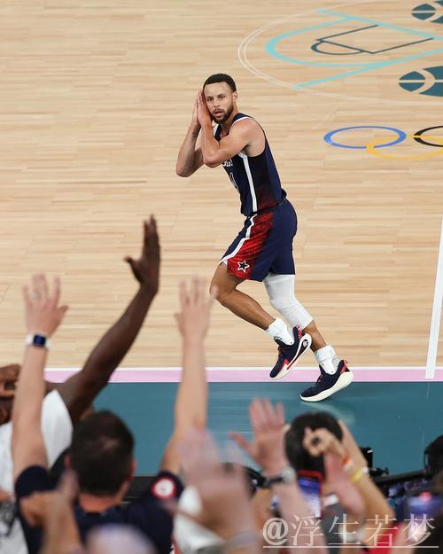 节奏大师！库里突破抛投轻松取两分