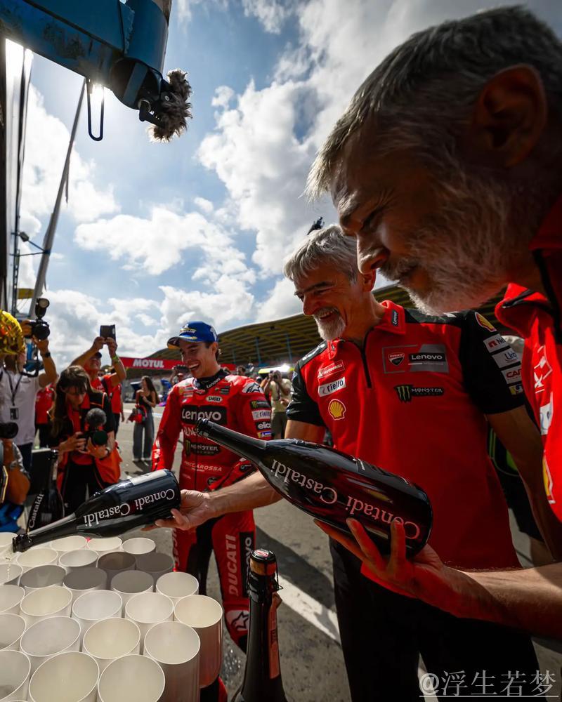 马克斯再度称王 费雷拉强势领跑 马克斯再度称王 费雷拉强势领跑